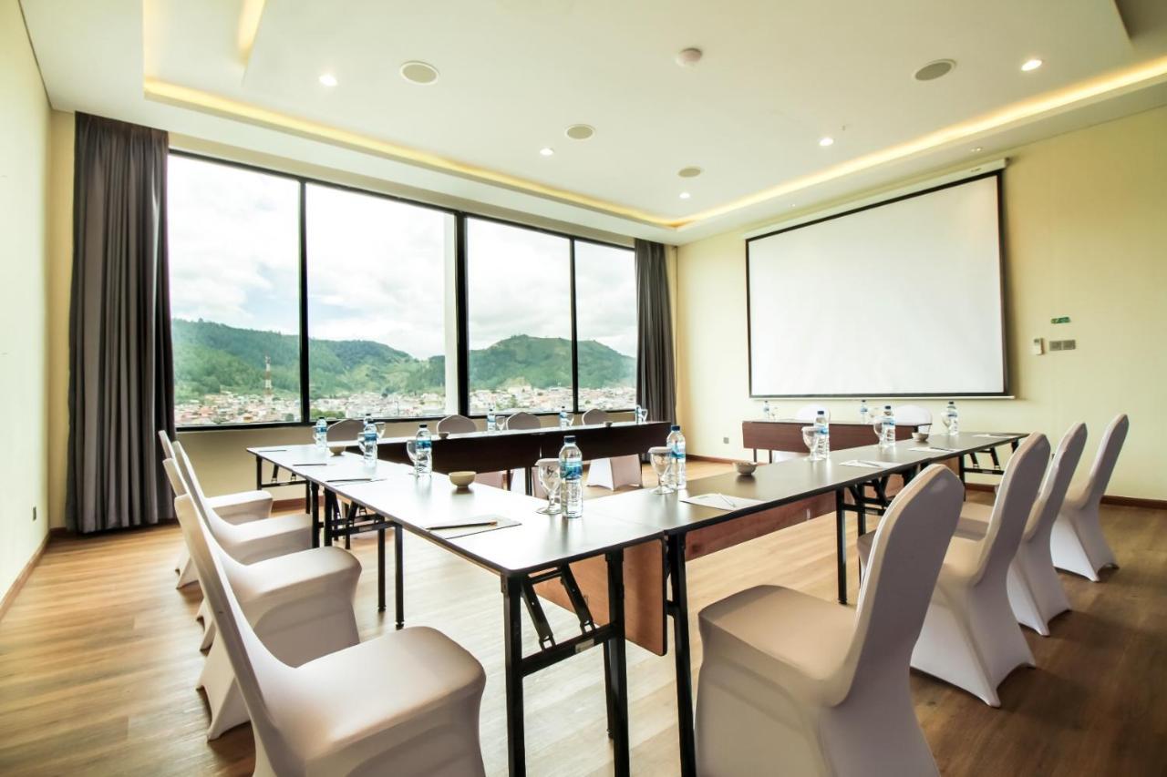 Parkside Gayo Petro Hotel Takengon Экстерьер фото